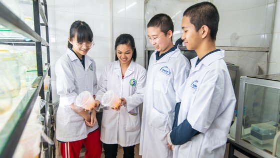 Lần đầu tham dự cuộc thi nghiên cứu khoa học quốc tế: 2 nhóm học sinh Việt xuất sắc mang về giải Bạc và giải Đồng ảnh 4