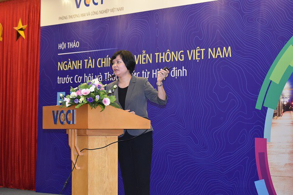 Bà Nguyễn Thị Thu Trang - Giám đốc Trung tâm WTO và hội nhập - VCCI nêu những cam kết mở cửa thị trường tài chính của Việt Nam trong EVFTA. 