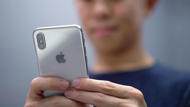 iPhone X hàng bãi giá hơn 9 triệu đồng ồ ạt về Việt Nam - Ảnh 2.