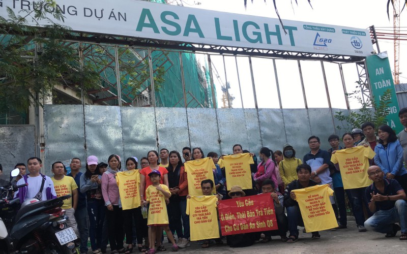 TP. Hồ Chí Minh: Hàng trăm người dân kéo đến trước dự án Asa Light căng băng rôn đòi nhà