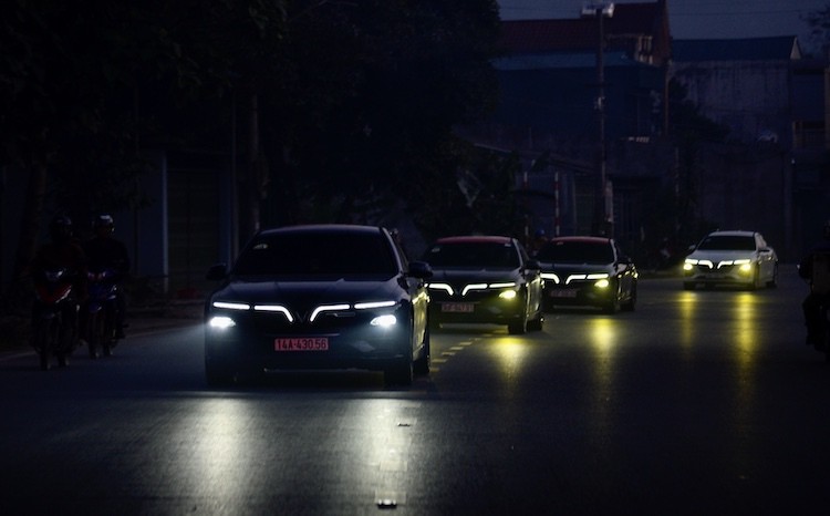 Thiết kế đèn LED dễ nhận diện thương hiệu trên xe Lux A2.0.