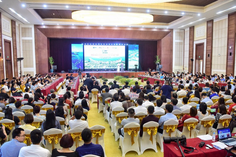 Hội nghị "Thời điểm vàng khám phá vẻ đẹp Việt", diễn ra chiều 16/5, tại quần thể nghỉ dưỡng FLC Sầm Sơn (Thanh Hoá).