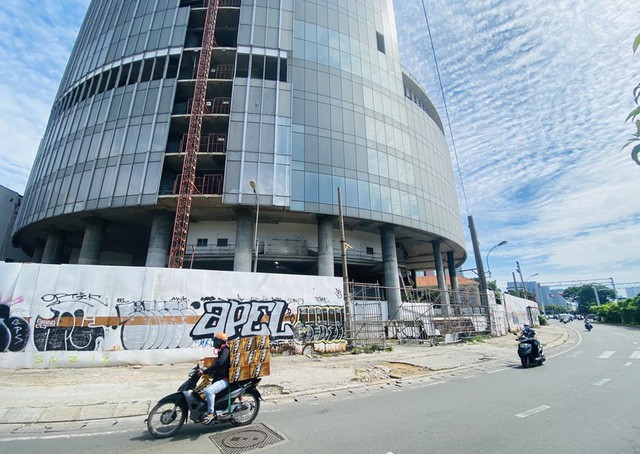 Cận cảnh cao ốc đắp chiếu, làm xấu bộ mặt trung tâm Sài Gòn - Ảnh 6.