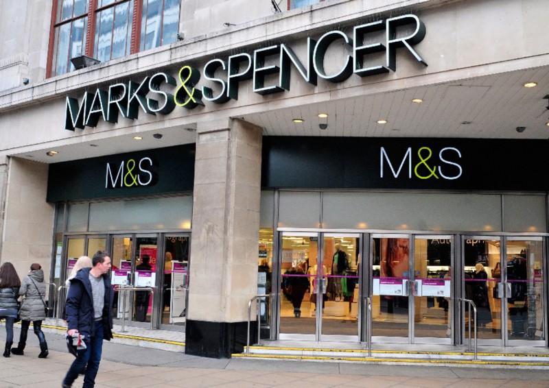 p/Marks & Spencer vừa tuyên bố sẽ cắt giảm 950 việc làm để ứng phó với dịch COVID-19.