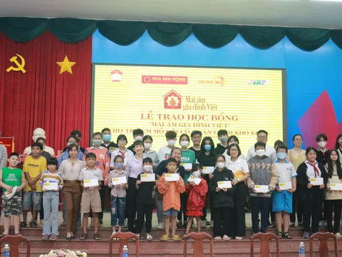 Mái ấm gia đình Việt: Quyền Linh, Nguyễn Trần Duy Nhất và Mai Thanh Hà bỏ tiền túi dành tặng các em nhỏ mồ côi
