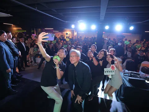 Ceo Nvidia bất ngờ xuất hiện tại sự kiện Geforce Fans Party