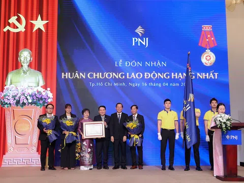 PNJ đón nhận Huân chương Lao động hạng nhất lần thứ hai