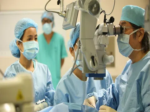 Bậc thầy ghép giác mạc thế giới trở lại Bệnh viện FV, mang đến cơ hội sáng mắt cho nhiều bệnh nhân Việt Nam