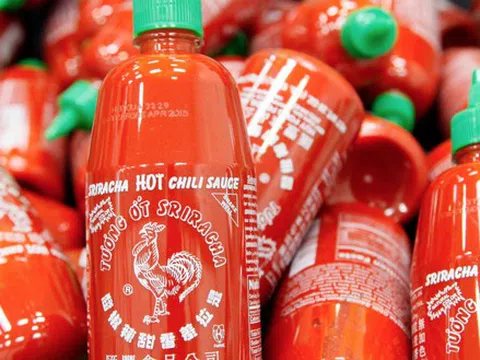 Úc thu hồi tương ớt Sriracha của triệu phú gốc Việt vì sợ phát nổ