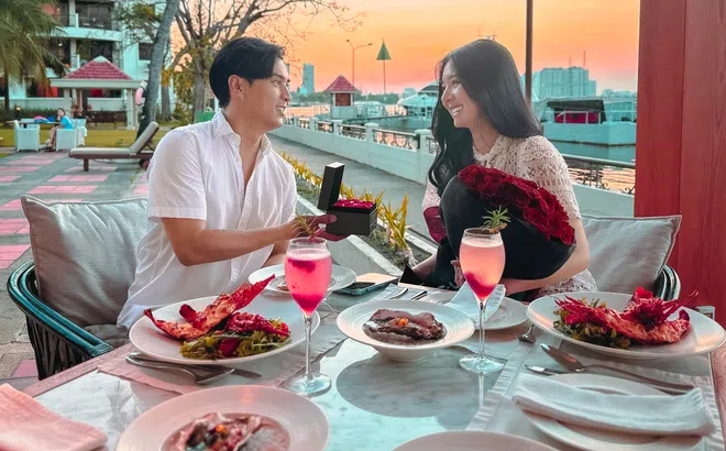 Hồ Quang Hiếu chính thức cầu hôn bạn gái Tuệ Như sau 3 tháng hẹn hò