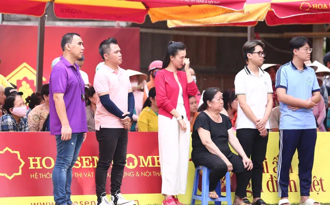 Mái ấm gia đình Việt: MC Quyền Linh khen Hoàng Oanh dẫn chương trình hay hơn mình
