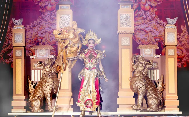 Á khôi Sông Vàm Nguyễn Thanh Thanh trình diễn trang phục lấy cảm hứng từ hình tượng Nghê