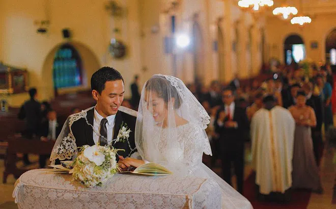 Tăng Thanh Hà công khai ảnh cưới ở nhà thờ 7 năm trước