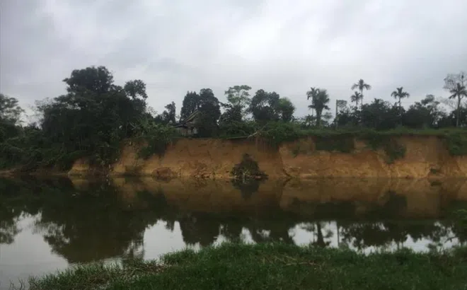 HÀ TĨNH: Phá bãi bồi xây kè, nơi bờ sông bị sạt lở “dài cổ” chờ dự án